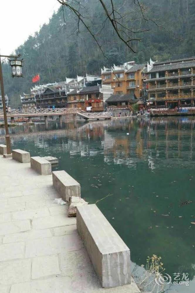 Fenghuang Waitin For You Inn Exteriér fotografie