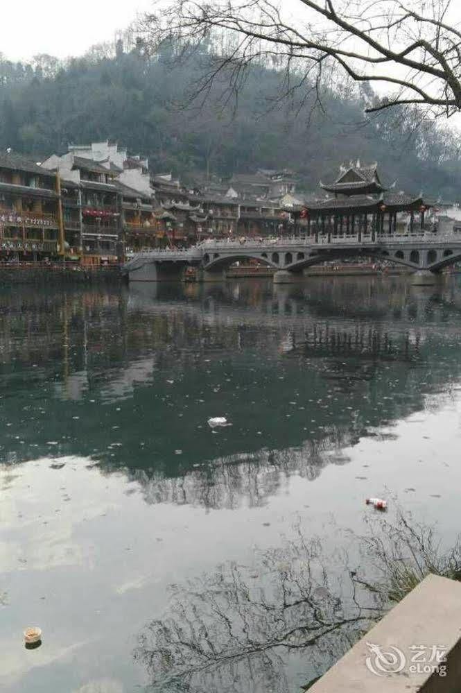 Fenghuang Waitin For You Inn Exteriér fotografie