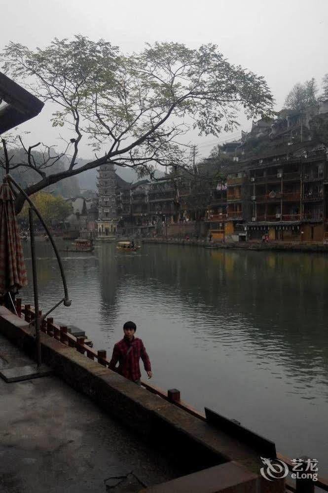 Fenghuang Waitin For You Inn Exteriér fotografie