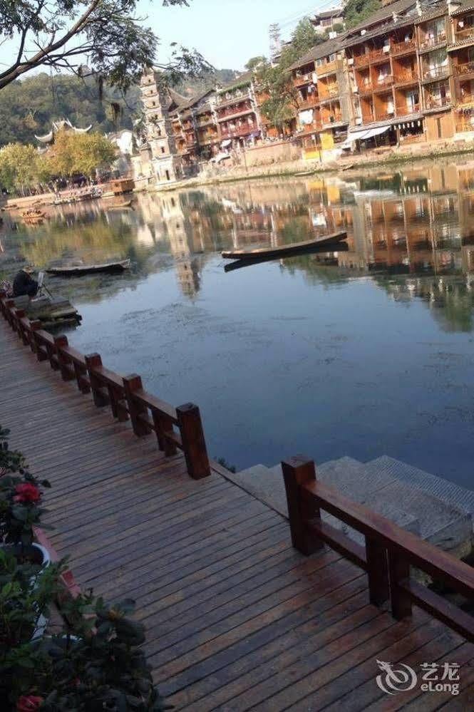 Fenghuang Waitin For You Inn Exteriér fotografie
