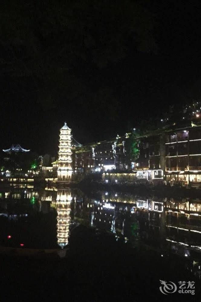 Fenghuang Waitin For You Inn Exteriér fotografie